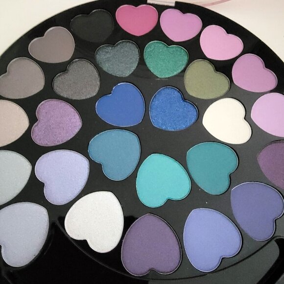 28 Essence Counting Hearts Eyeshadow Palette Love You Berry Much - Picture 6 of 12
